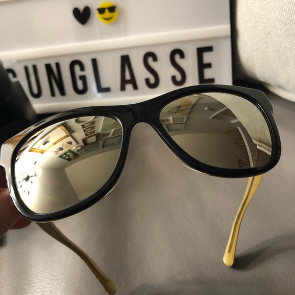 ***SOLD***Authentic CHANEL sunglasses 🕶 like new - Picture 3 of 11